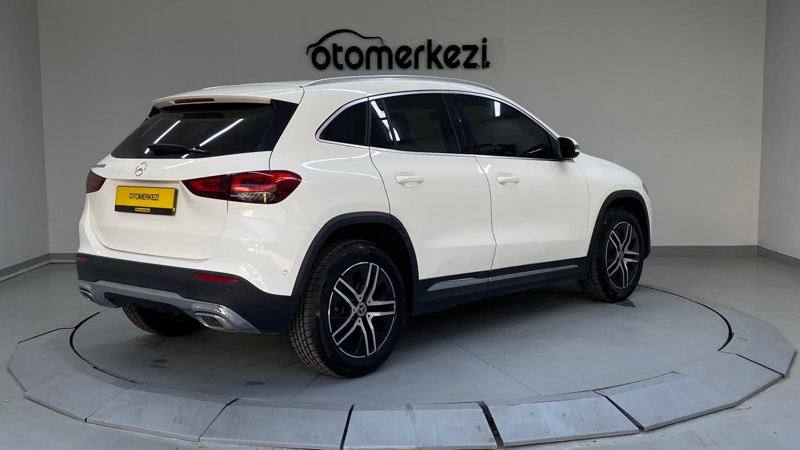 MERCEDES GLA 7